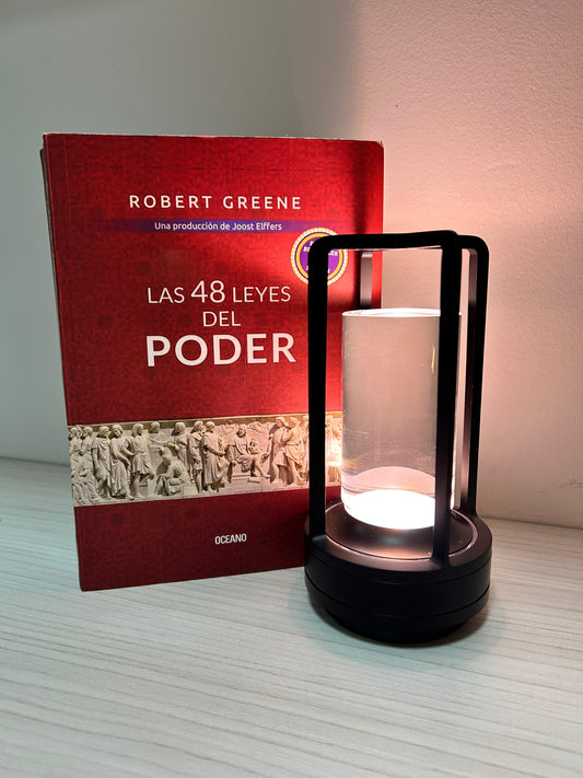 LÁMPARA DE MESA DE CRISTAL – ILUMINA CON ESTILO