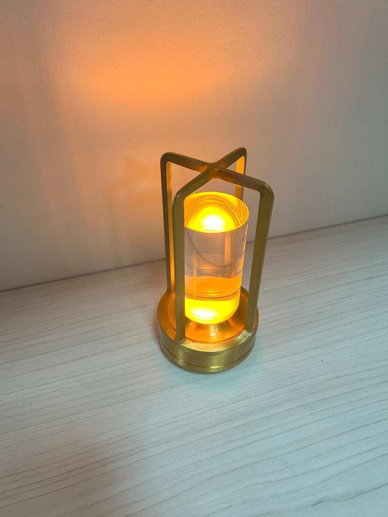 LÁMPARA DE MESA DE CRISTAL – ILUMINA CON ESTILO
